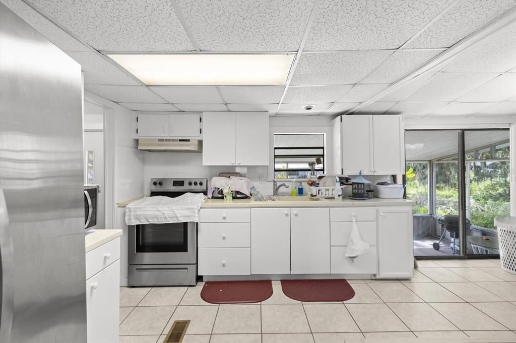 For Sale: $195,000 (3 beds, 2 baths, 1352 Square Feet)