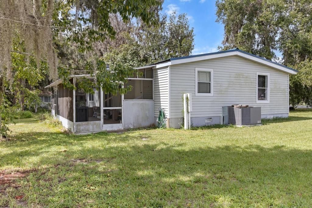 For Sale: $195,000 (3 beds, 2 baths, 1352 Square Feet)