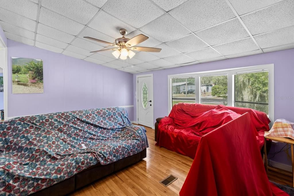 For Sale: $195,000 (3 beds, 2 baths, 1352 Square Feet)