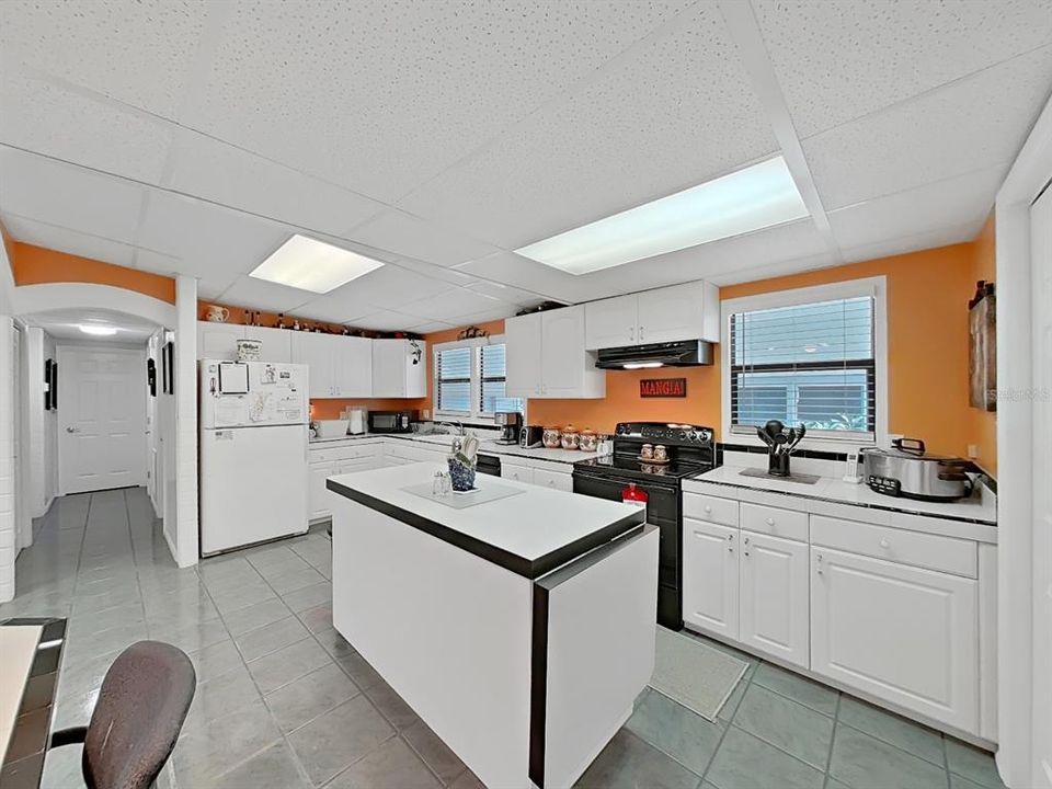 Active With Contract: $189,900 (2 beds, 2 baths, 1680 Square Feet)