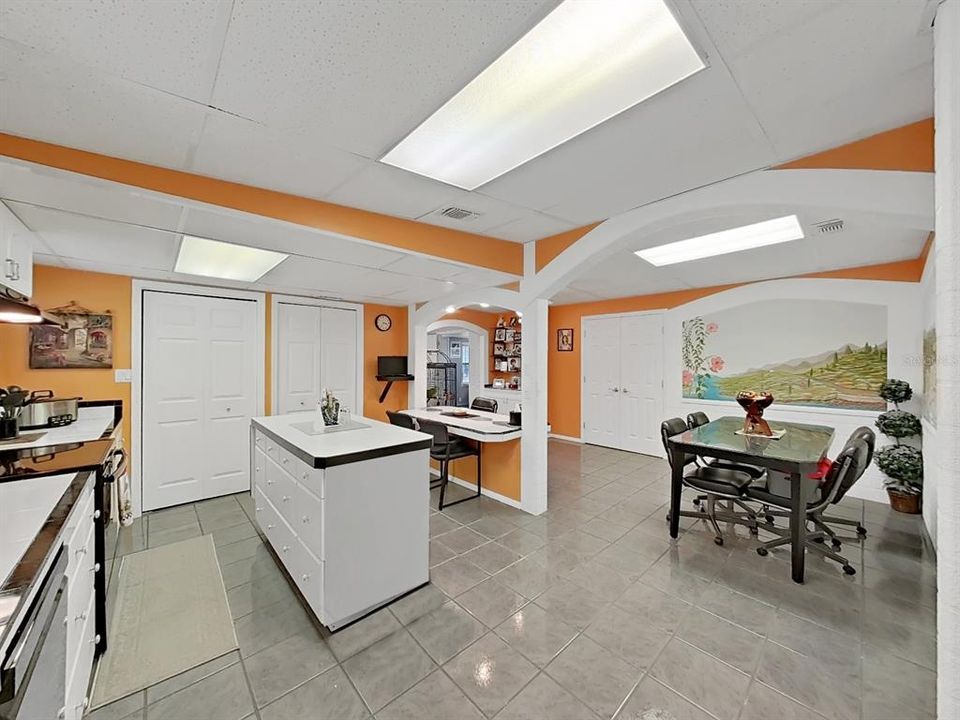 Active With Contract: $189,900 (2 beds, 2 baths, 1680 Square Feet)