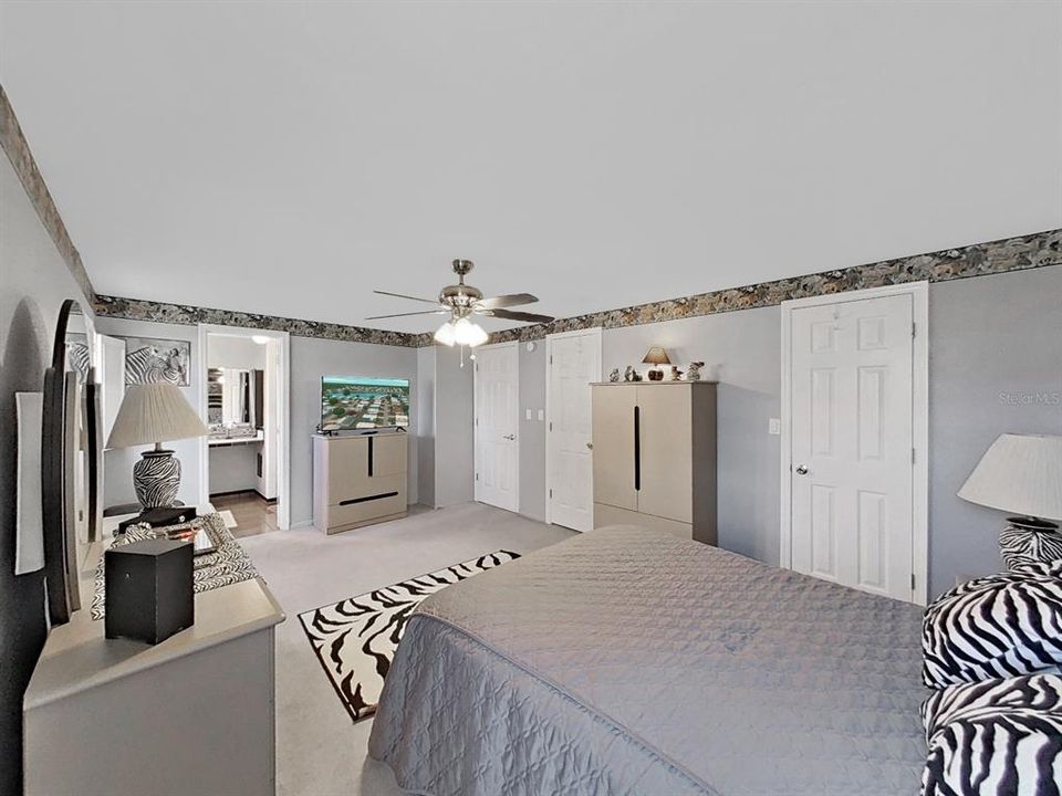 Active With Contract: $189,900 (2 beds, 2 baths, 1680 Square Feet)