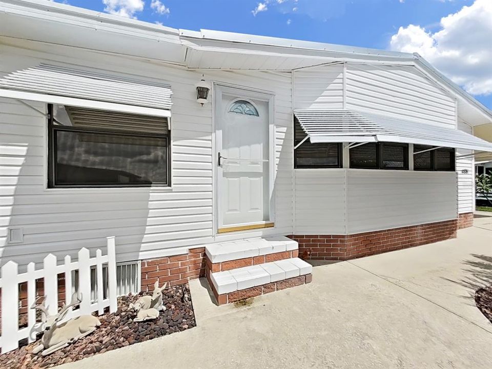 Active With Contract: $189,900 (2 beds, 2 baths, 1680 Square Feet)