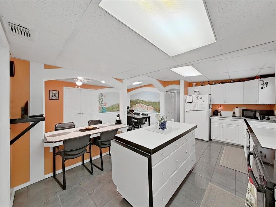 Active With Contract: $189,900 (2 beds, 2 baths, 1680 Square Feet)