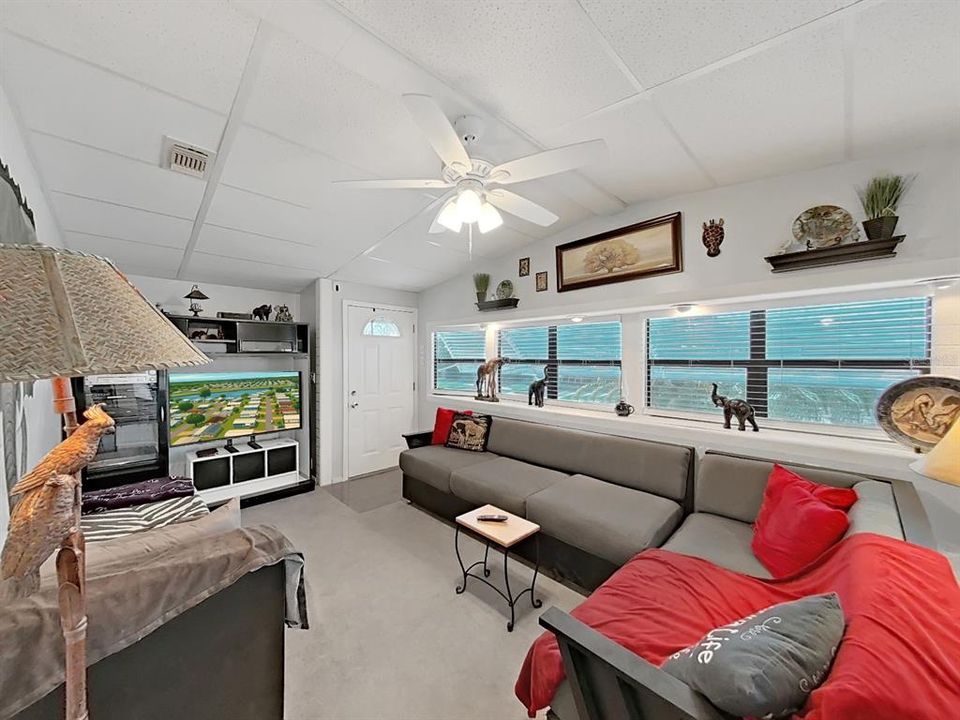 Active With Contract: $189,900 (2 beds, 2 baths, 1680 Square Feet)