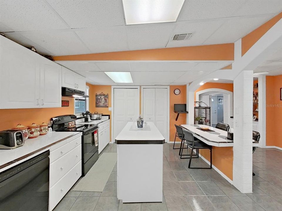 Active With Contract: $189,900 (2 beds, 2 baths, 1680 Square Feet)