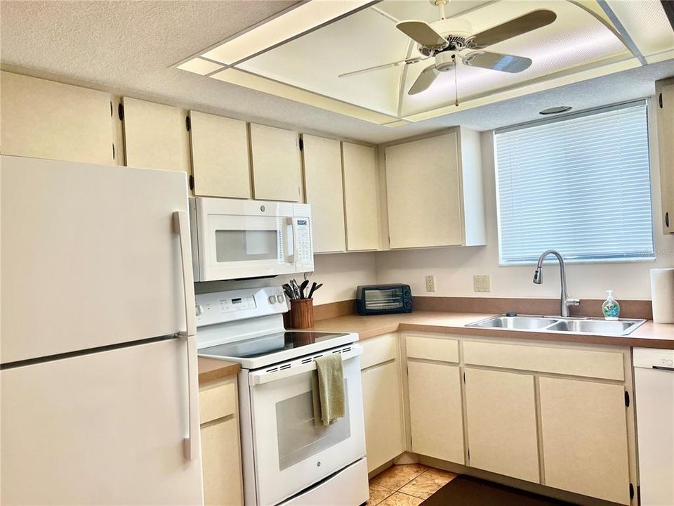 For Rent: $4,200 (2 beds, 2 baths, 1365 Square Feet)