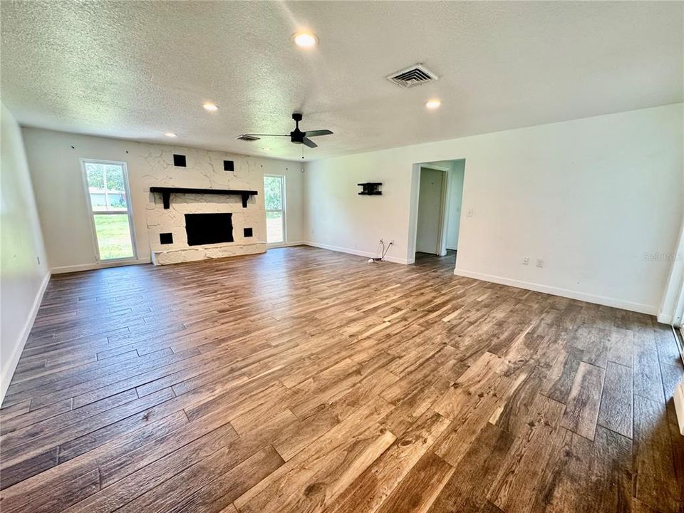 En Venta: $649,900 (3 camas, 3 baños, 1967 Pies cuadrados)