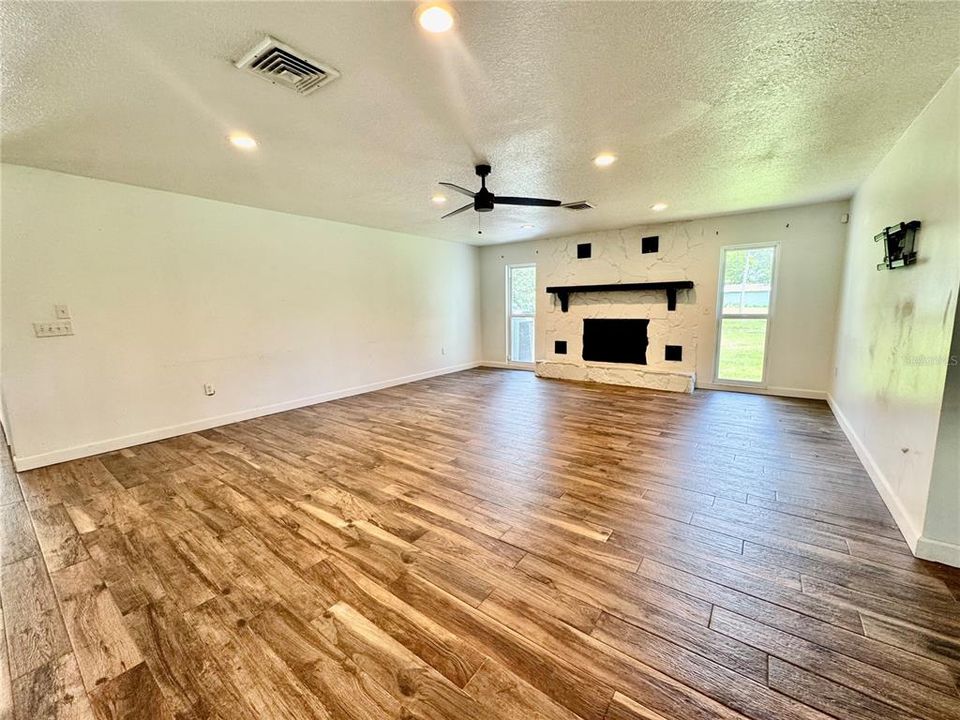 En Venta: $649,900 (3 camas, 3 baños, 1967 Pies cuadrados)