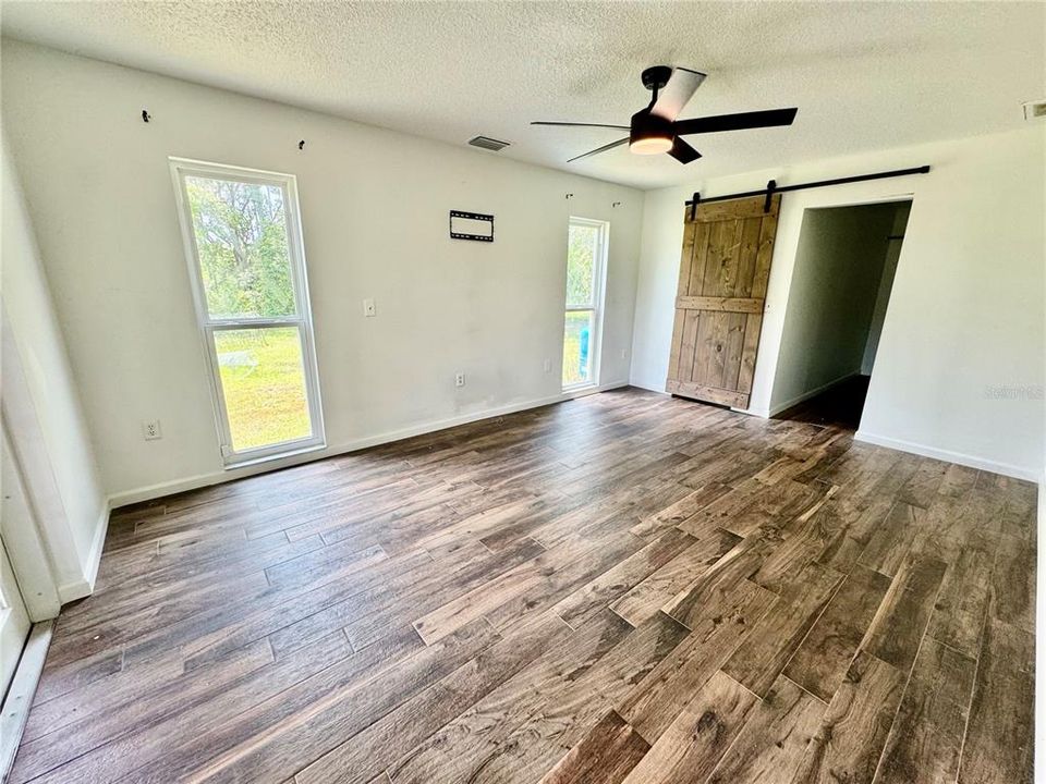 En Venta: $649,900 (3 camas, 3 baños, 1967 Pies cuadrados)