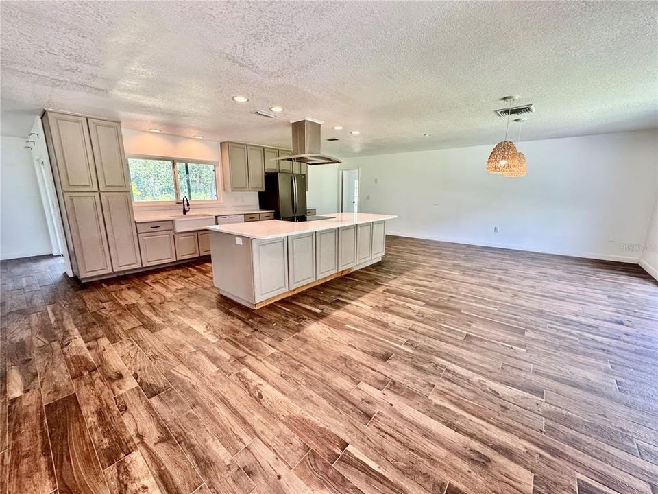 En Venta: $649,900 (3 camas, 3 baños, 1967 Pies cuadrados)