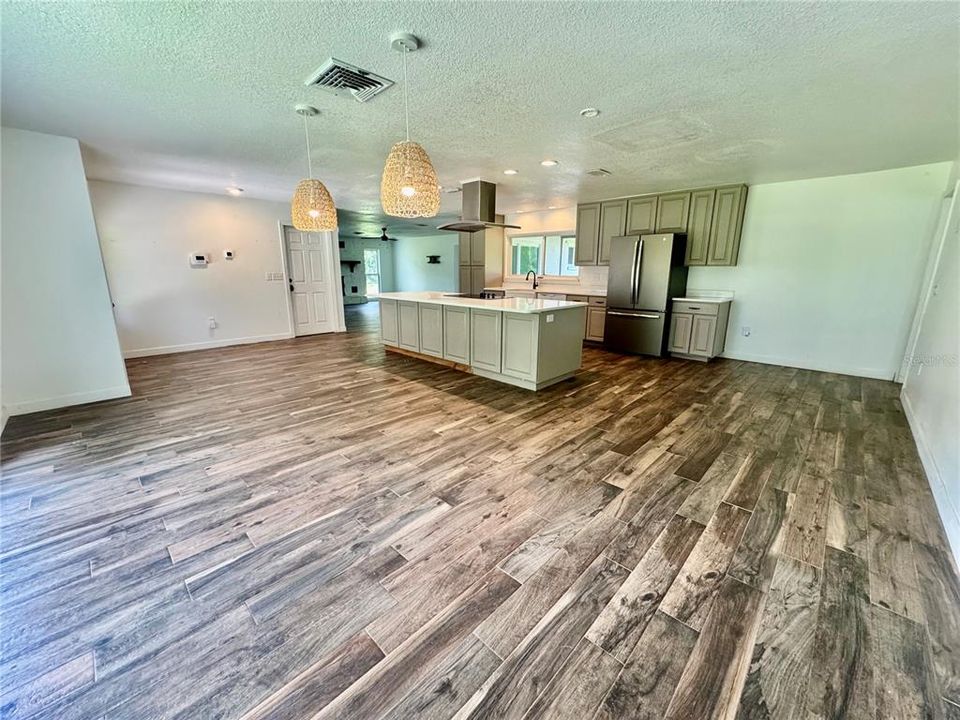 En Venta: $649,900 (3 camas, 3 baños, 1967 Pies cuadrados)