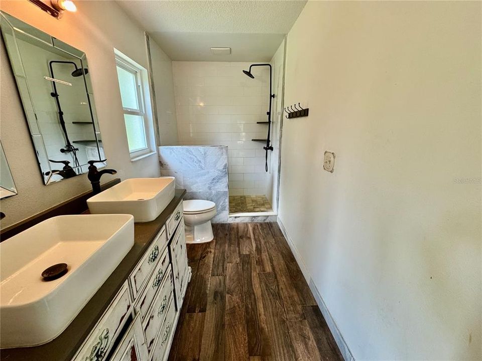 En Venta: $649,900 (3 camas, 3 baños, 1967 Pies cuadrados)