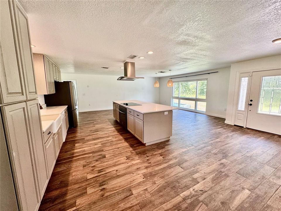 En Venta: $649,900 (3 camas, 3 baños, 1967 Pies cuadrados)