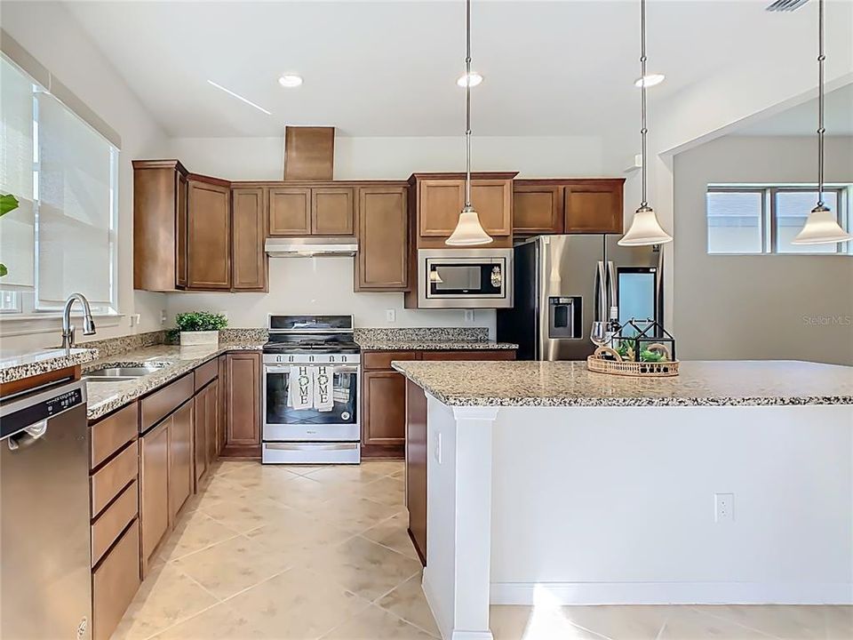 For Sale: $420,000 (3 beds, 3 baths, 2004 Square Feet)