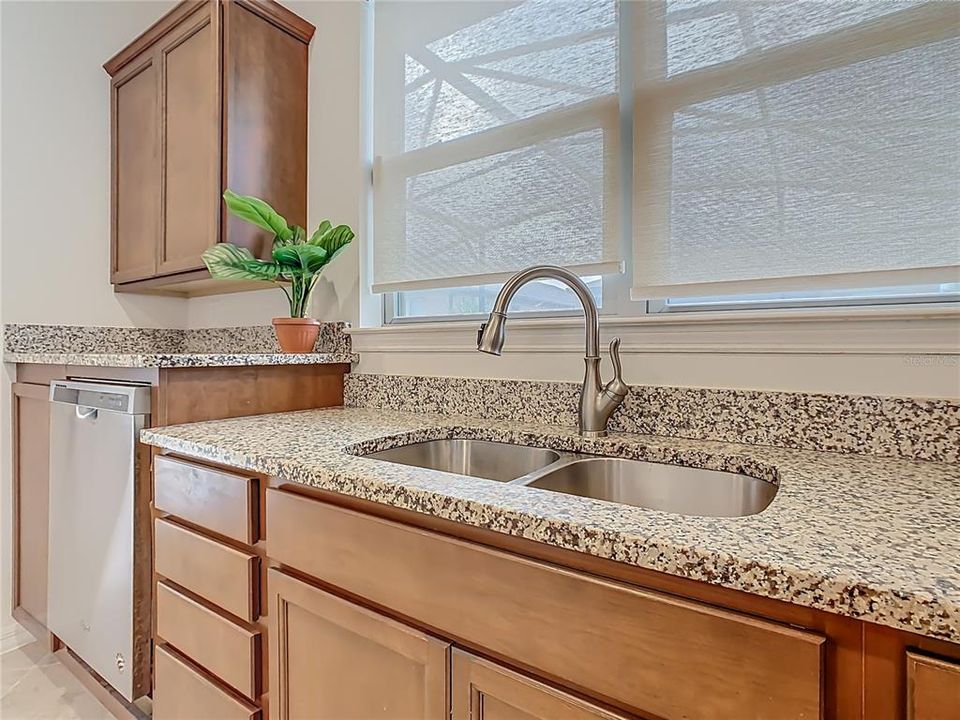 For Sale: $420,000 (3 beds, 3 baths, 2004 Square Feet)