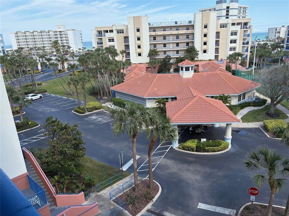 合同活跃: $370,000 (2 贝兹, 2 浴室, 1389 平方英尺)