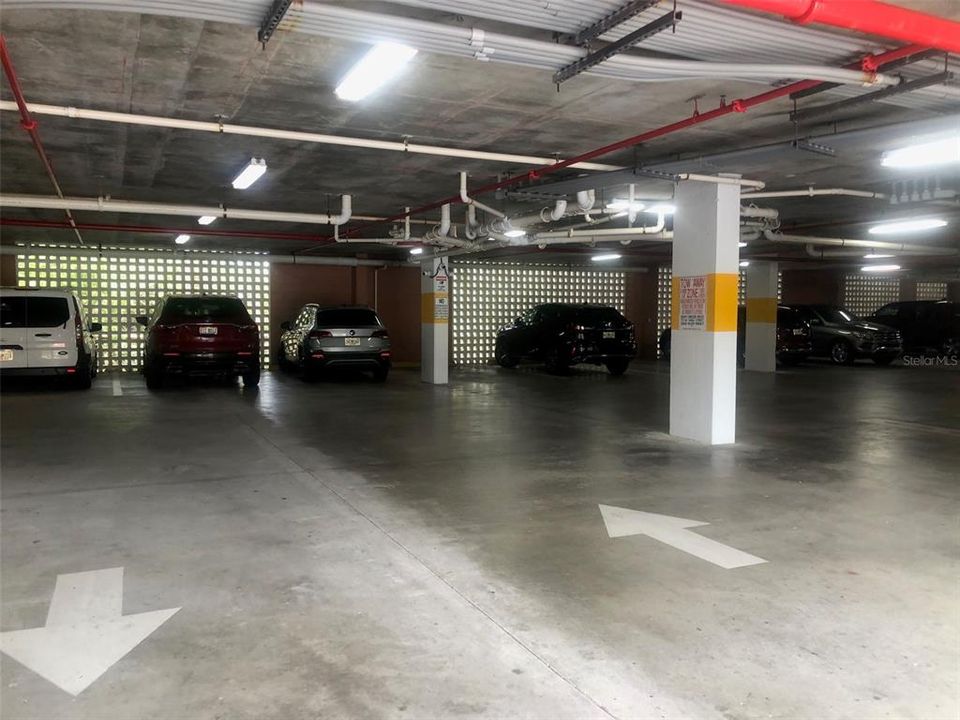 合同活跃: $370,000 (2 贝兹, 2 浴室, 1389 平方英尺)