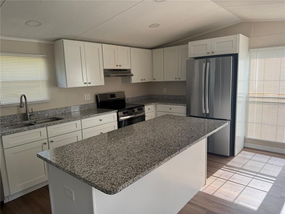 待售: $189,900 (2 贝兹, 2 浴室, 1216 平方英尺)