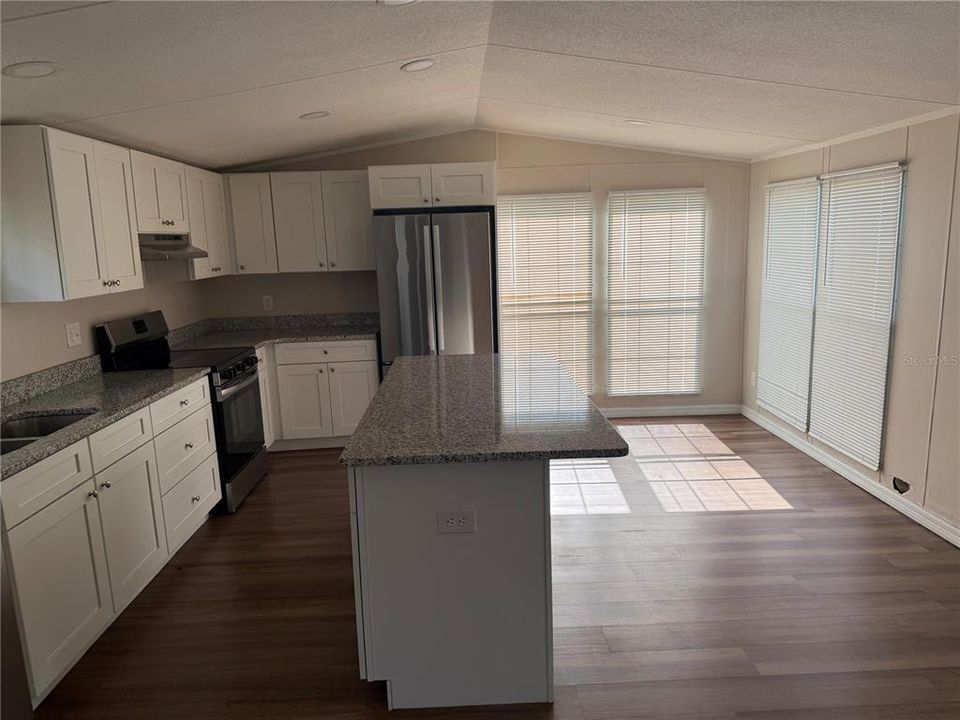 待售: $189,900 (2 贝兹, 2 浴室, 1216 平方英尺)