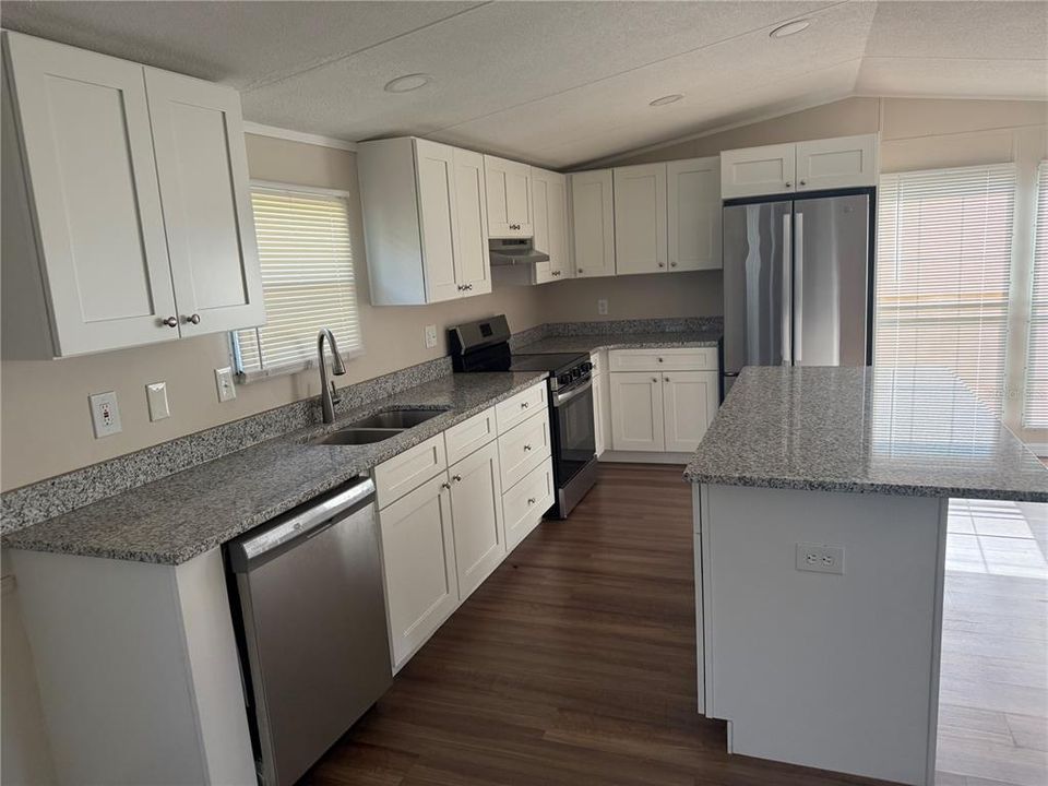 待售: $189,900 (2 贝兹, 2 浴室, 1216 平方英尺)