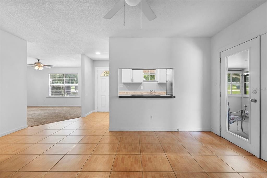 На продажу: $305,000 (3 спален, 2 ванн, 1356 Квадратных фут)