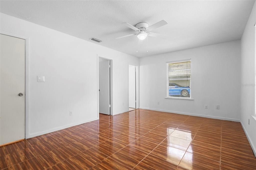 На продажу: $305,000 (3 спален, 2 ванн, 1356 Квадратных фут)