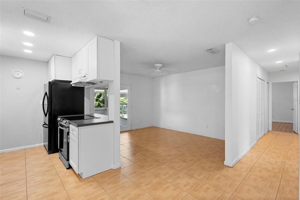 На продажу: $305,000 (3 спален, 2 ванн, 1356 Квадратных фут)