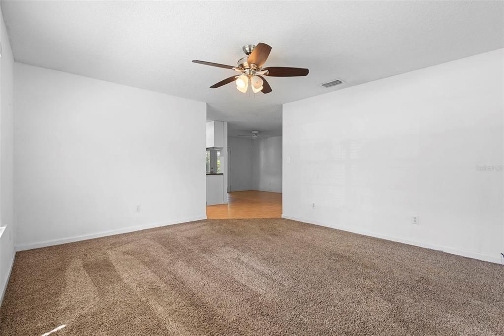 На продажу: $305,000 (3 спален, 2 ванн, 1356 Квадратных фут)