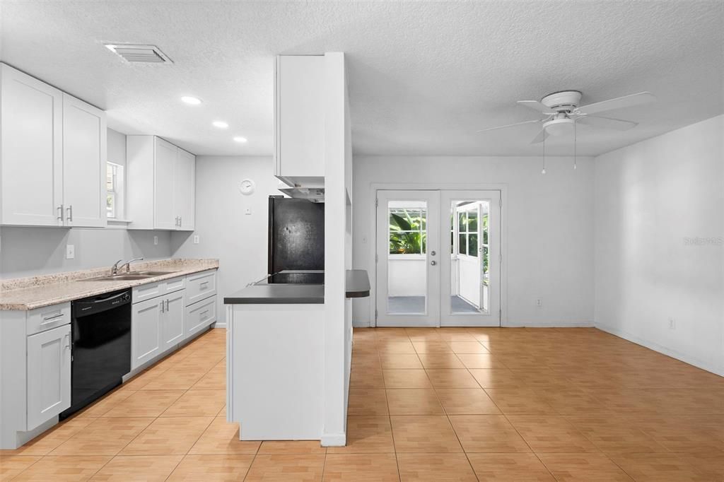 На продажу: $305,000 (3 спален, 2 ванн, 1356 Квадратных фут)