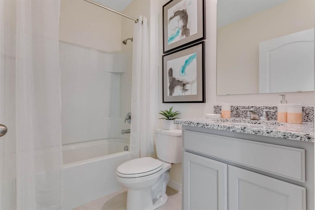 Под контрактом: $442,990 (5 спален, 3 ванн, 2601 Квадратных фут)