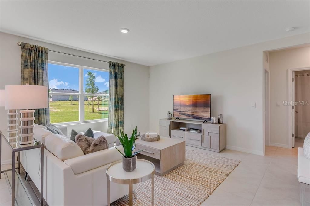 Под контрактом: $442,990 (5 спален, 3 ванн, 2601 Квадратных фут)