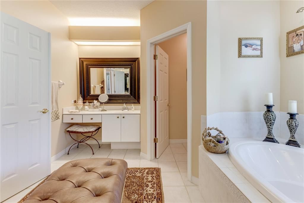 На продажу: $670,000 (3 спален, 3 ванн, 3560 Квадратных фут)