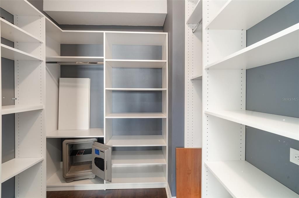 Под контрактом: $200,000 (2 спален, 2 ванн, 1304 Квадратных фут)