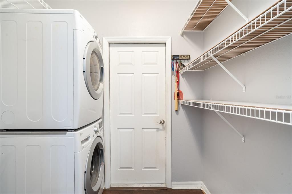 Под контрактом: $200,000 (2 спален, 2 ванн, 1304 Квадратных фут)