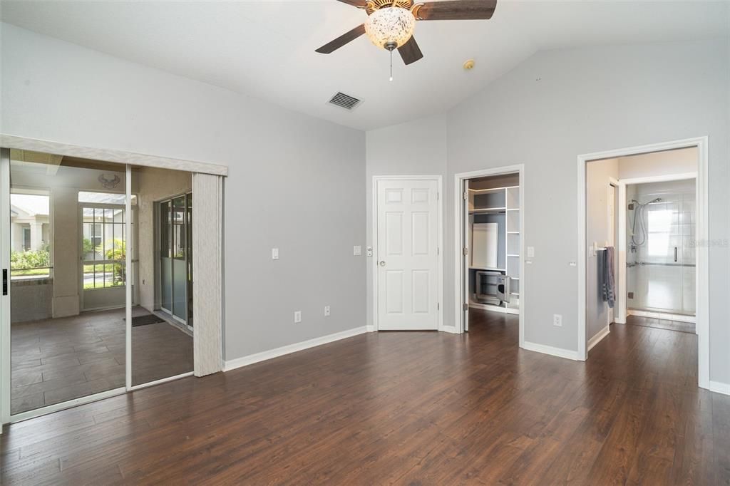 Под контрактом: $200,000 (2 спален, 2 ванн, 1304 Квадратных фут)