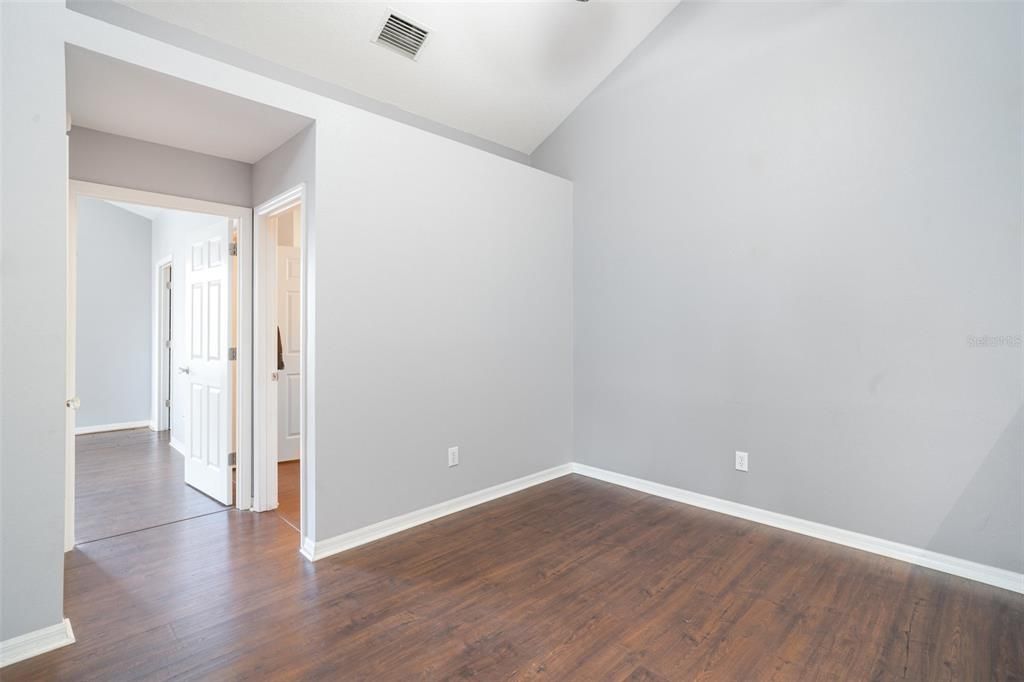 Под контрактом: $200,000 (2 спален, 2 ванн, 1304 Квадратных фут)