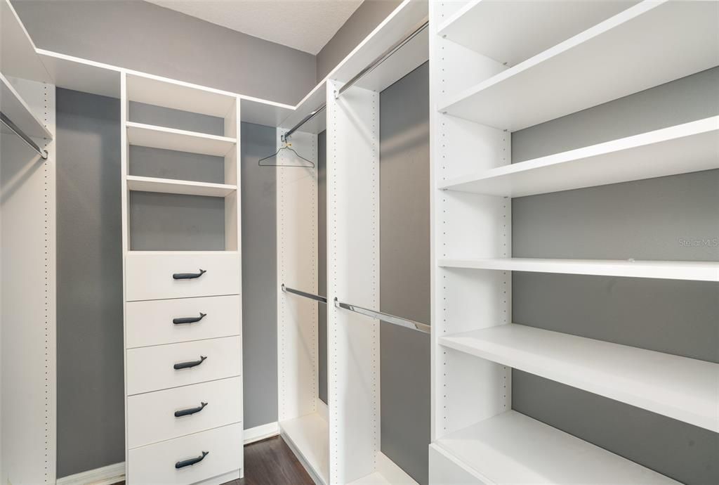 Под контрактом: $200,000 (2 спален, 2 ванн, 1304 Квадратных фут)