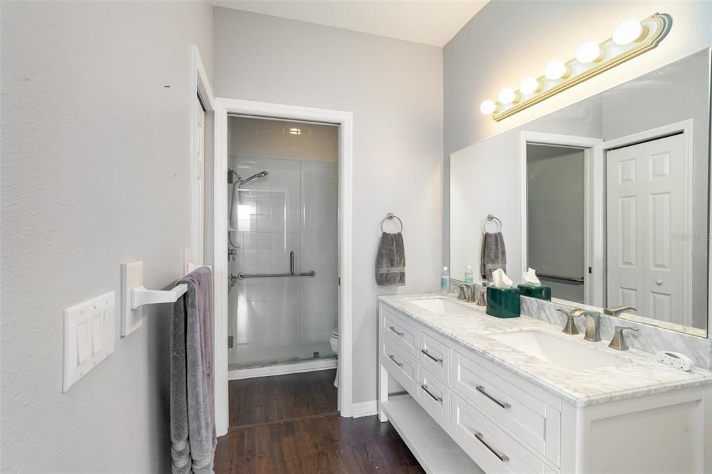 Под контрактом: $200,000 (2 спален, 2 ванн, 1304 Квадратных фут)