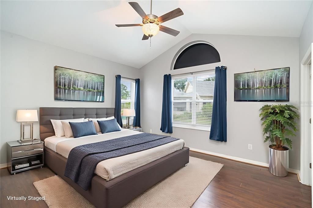 Под контрактом: $200,000 (2 спален, 2 ванн, 1304 Квадратных фут)