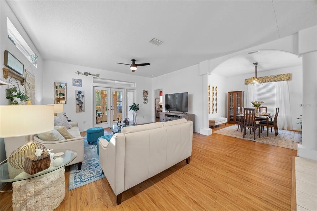 En Venta: $259,900 (2 camas, 2 baños, 1633 Pies cuadrados)