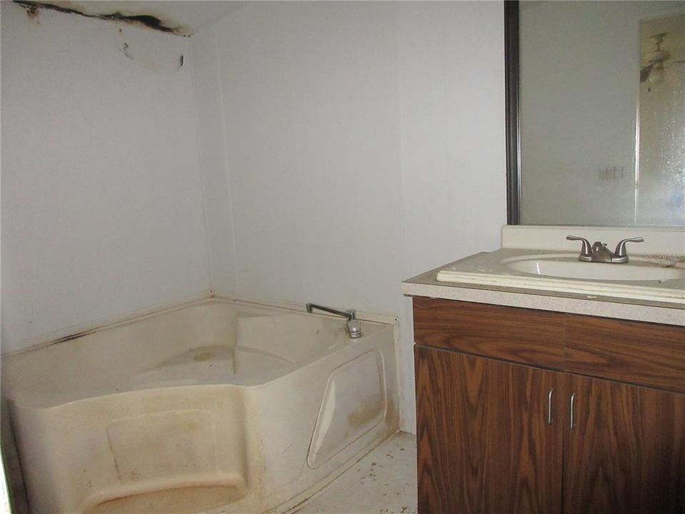 Active With Contract: $55,000 (3 beds, 2 baths, 1296 Square Feet)