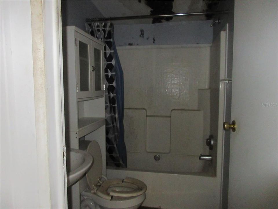 Active With Contract: $55,000 (3 beds, 2 baths, 1296 Square Feet)