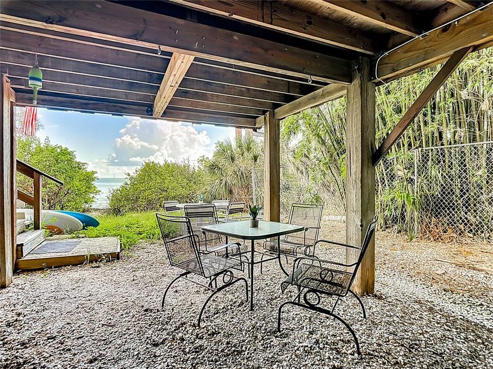 合同活跃: $800,000 (4 贝兹, 2 浴室, 1860 平方英尺)