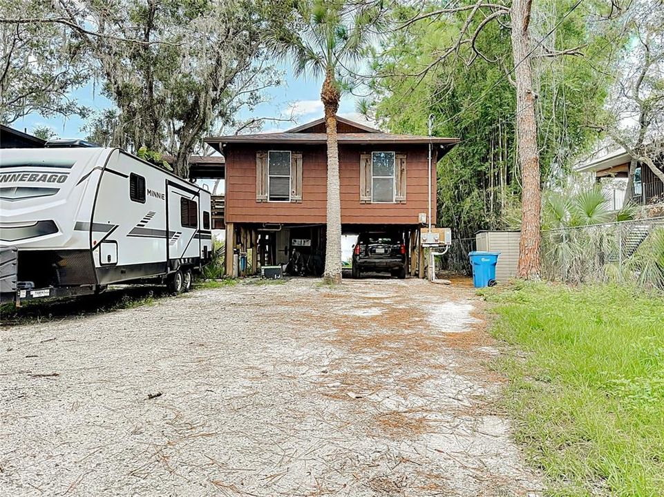 合同活跃: $800,000 (4 贝兹, 2 浴室, 1860 平方英尺)