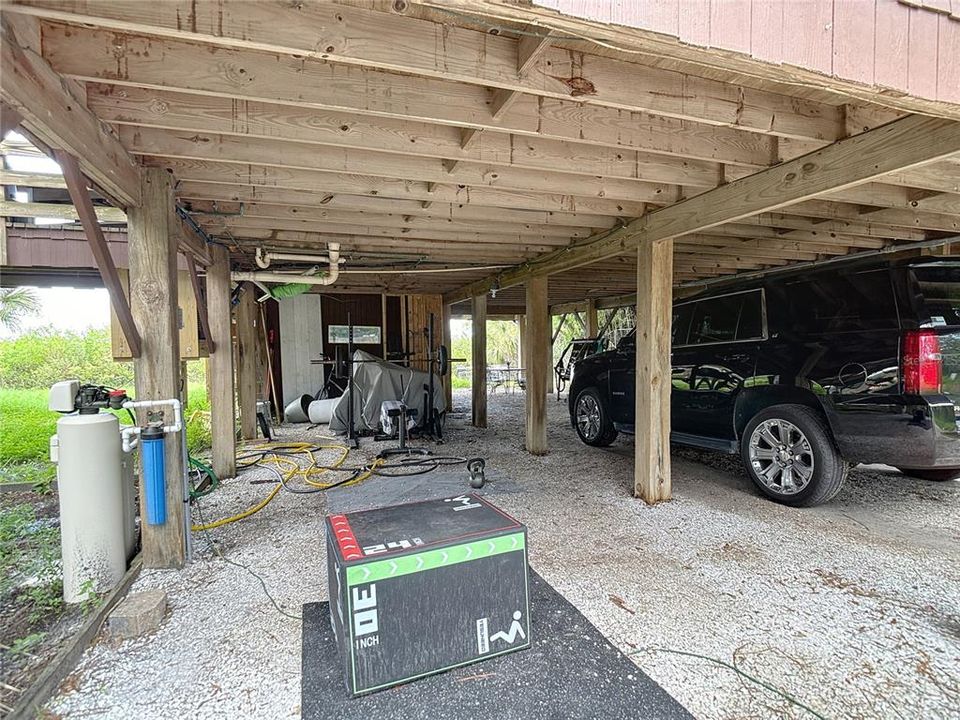 合同活跃: $800,000 (4 贝兹, 2 浴室, 1860 平方英尺)