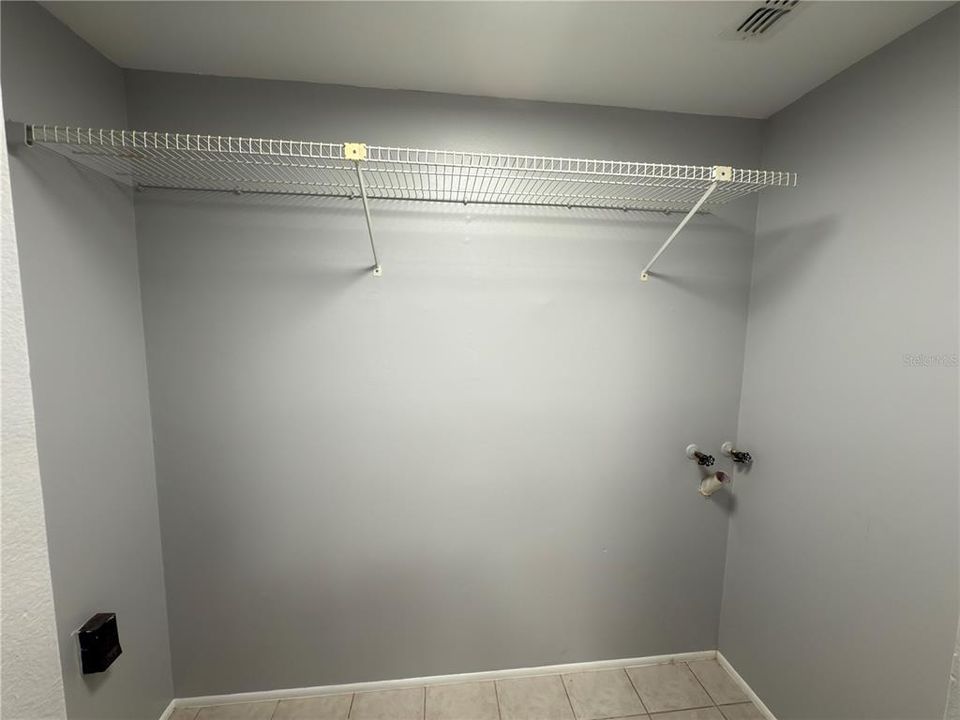 合同活跃: $800,000 (4 贝兹, 2 浴室, 1860 平方英尺)