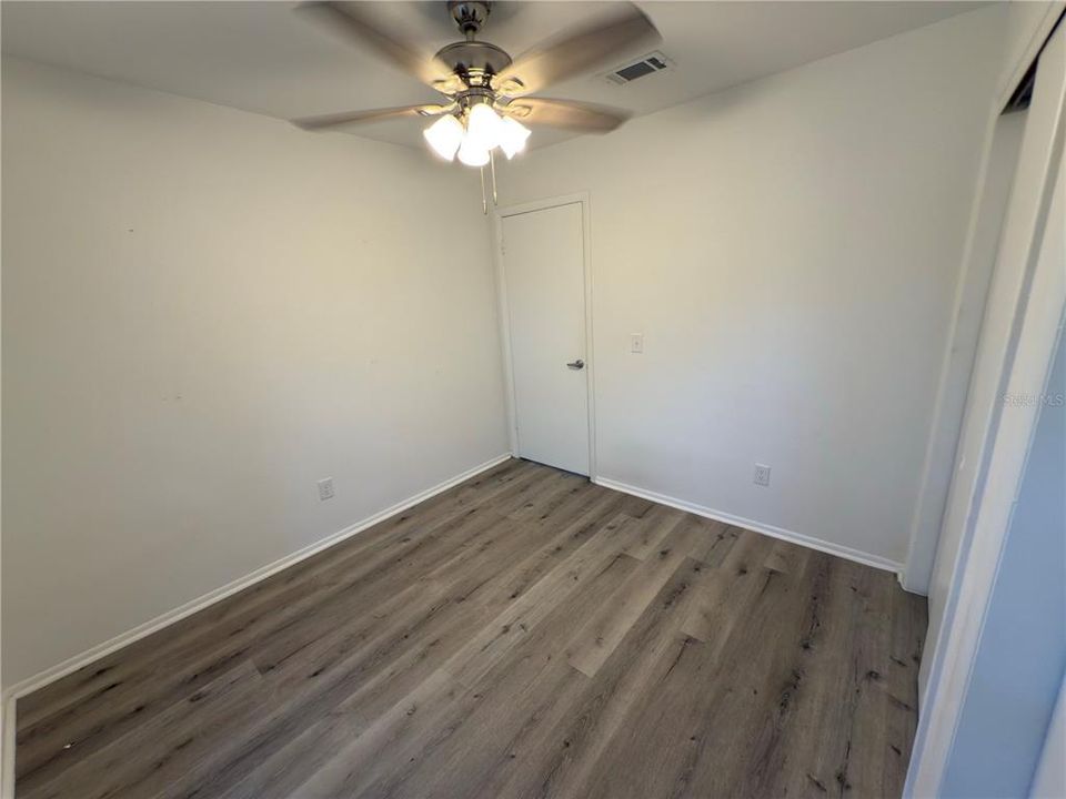 合同活跃: $800,000 (4 贝兹, 2 浴室, 1860 平方英尺)