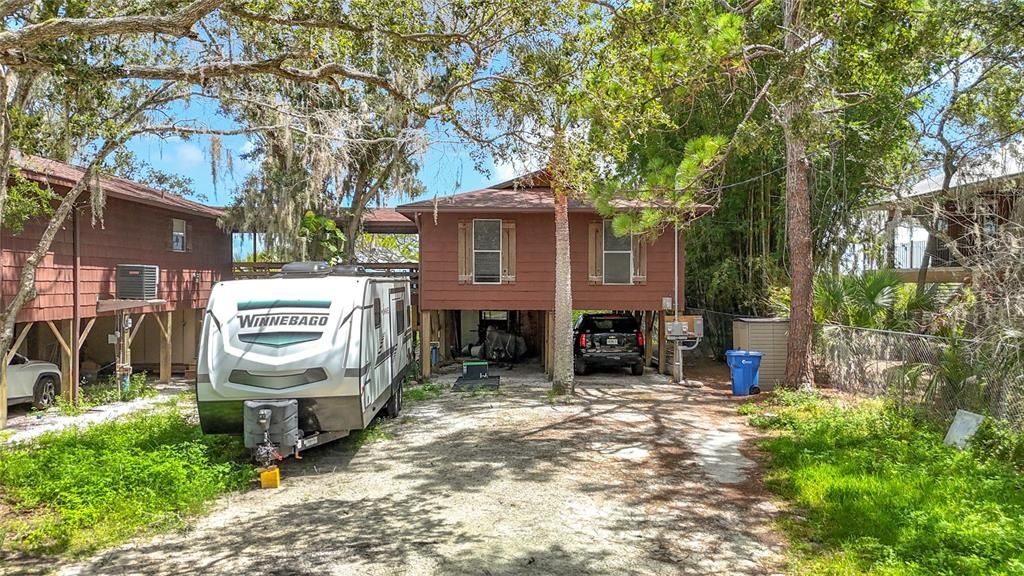 合同活跃: $800,000 (4 贝兹, 2 浴室, 1860 平方英尺)