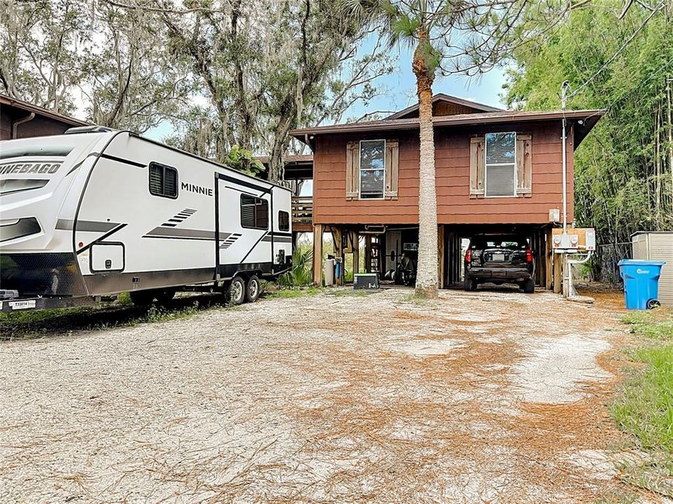 合同活跃: $800,000 (4 贝兹, 2 浴室, 1860 平方英尺)